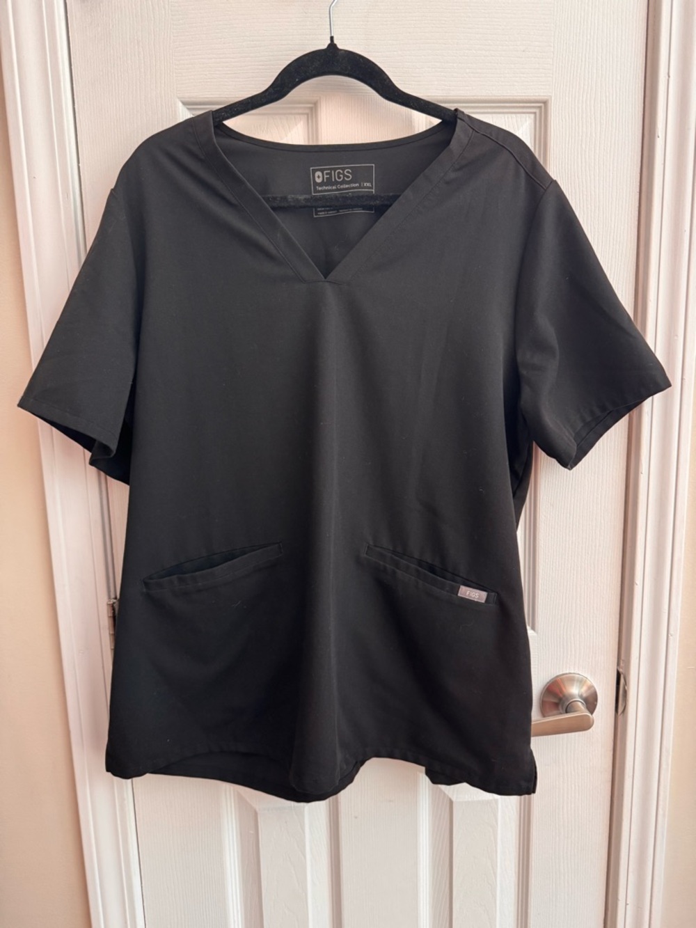 FIGS Technical Collection Black Scrub Top Size XXL